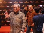 aher-raih-penghargaan-inews-maker-awards-2017_20170523_224915.jpg