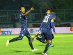 ahmad-alfarizi-lakukan-selebrasi-usai-ngegolin_20160904_173428.jpg