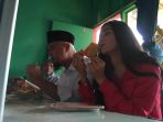 ahmad-dhani-dan-istrinya-mulan-jameela-makan-di-warteg_20161122_125115.jpg