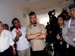 ahmad-dhani-datangi-polda-metro_20160606_150712.jpg