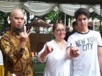 ahmad-dhani-nyoblos2_20170215_095542.jpg