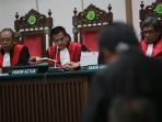 ahok-bacakan-pledoi-dalam-sidang-di-pn-jakut_20170425_130501.jpg