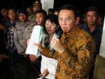 ahok-beri-keterangan-usai-sidang_20170104_102930.jpg