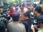 ahok-blusukan_20141118_165237.jpg