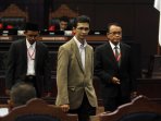 ahok-dengarkan-saksi-ahli-lanjutan-sidang-uu-pilkada_20161006_205312.jpg