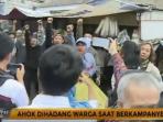 ahok-dihadang-warga-saat-berkampanye_20161103_114216.jpg