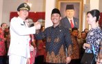 ahok-dilantik-sebagai-gubernur-dki-jakarta_20141119_164519.jpg
