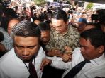 ahok-diserahkan-ke-kejaksaan-agung_20161201_192907.jpg