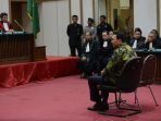 ahok-dituntut-satu-tahun-penjara-oleh-jpu_20170420_131602.jpg