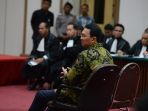 ahok-dituntut-satu-tahun-penjara-oleh-jpu_20170420_131836.jpg