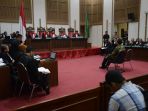 ahok-dituntut-satu-tahun-penjara-oleh-jpu_20170420_132203.jpg