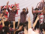 ahok-djarot-bergoyang-bersama-rapper-iwa-k_20161128_175728.jpg