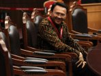 ahok-hadiri-sidang-lanjutan-uji-materi-uu-pilkada_20160831_195846.jpg