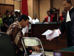 ahok-jalani-sidang-perdana_20161213_114827.jpg