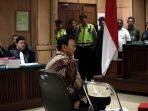 ahok-jalani-sidang-perdana_20161213_134528.jpg