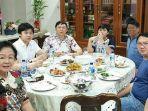 ahok-makan-bersama-keluarga.jpg