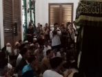ahok-saat-berziarah-ke-makam-mbah-priok_20170214_185939.jpg