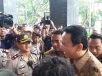 ahok-saat-tiba-di-pengadilan-tipikor-kemayoran-jakarta-pusat_20160204_135650.jpg