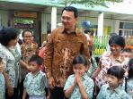 ahok-senyum-dengan-anak_20160516_111113.jpg