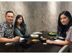 ahy-unggah-foto-bersama-istri-dan-anak.jpg