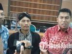 ainur-rofiq-blangkon-eks-hti-lamongan-bersama-kapolres-lamongan-akbp-feby-dp-hutagalung.jpg