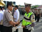 aipda-harianto-dapat-reward-dari-kapolresta-pekanbaru_20160824_084406.jpg