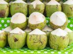 air-kelapa-membuat-kulit-bayi-putih-dan-bersih.jpg