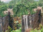 air-terjun-tumpak-sewu-lumajang.jpg