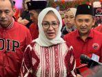 airin-baju-merahhhh.jpg