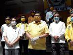 airlangga-hartarto-bersama-golkar-bagi-bagi-masker.jpg