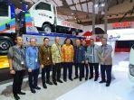 airlangga-hartarto-di-booth-isuzu.jpg