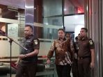 airlangga-hartarto-diperiksa-kejagung_20230724_214414.jpg