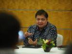 airlangga-hartarto-konferensi-pers-dari-singapura.jpg