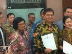 airlangga-hartarto-menyerahkan-draft-resmi-ruu-omnibus-law-cipta-kerja.jpg