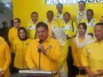 airlangga-hartarto-setelah-berikan-arahan-kepada-para-fungsionaris-bacaleg-tingkat-pusat.jpg