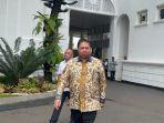 airlangga-usia-rapat-intern-di-istana-kepresidenan-jakarta-senin.jpg