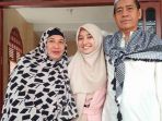 aisyah-bahar-bersama-ayah-dan-ibunya_20180105_131335_20180105_141918.jpg