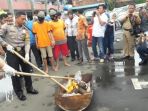 ajaran-polrestro-tangerang-memusnahkan-8-kilogram-ganja_20170213_131959.jpg