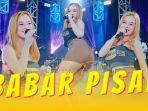 ajeng-febria-pada-video-musik-babar-pisan.jpg