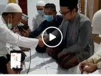 akad-nikah-yang-dilaksanakan-di-depan-mobil-jenazah.jpg