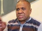 akademisi-dari-universitas-cenderawasih-papua-marinus-yaung.jpg