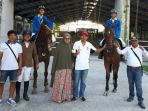 akbar-maulana-dan-akbar-kurniawan-bersama-kedua-orangtuanya_20171204_004249.jpg