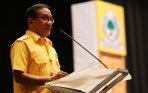akbar-tandjung-sampaikan-tanggapan-di-munas-golkar_20141203_105324.jpg