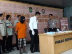 akbp-muhammad-iqbal-simatupang-dan-kabid-humas-polda-metro-jaya-kombes-raden-prabowo_20170222_175610.jpg
