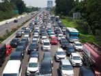 akhir-pekan-tol-jagorawi-arah-puncak-macet_20191109_215828.jpg