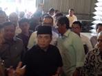 akom-di-gudang-bulog_20160607_163821.jpg