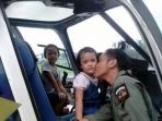 akp-safran-mencium-putri-tercintanya-sebelum-terbang_20161204_135931.jpg