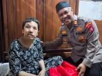 Penuh Kepedulian, AKP Wahyudi Kunjungi dan Beri Bantuan untuk Anak Yatim Disabilitas di Kranji