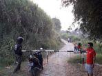 akses-jalan-warga-yang-terisolir-di-kampung-sekecengek.jpg