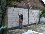 akses-rumahnya-ditembok-tetangga-setinggi-2-meter-sutikah-kini-terpaksa-menumpang-di-tempat-saudara.jpg
